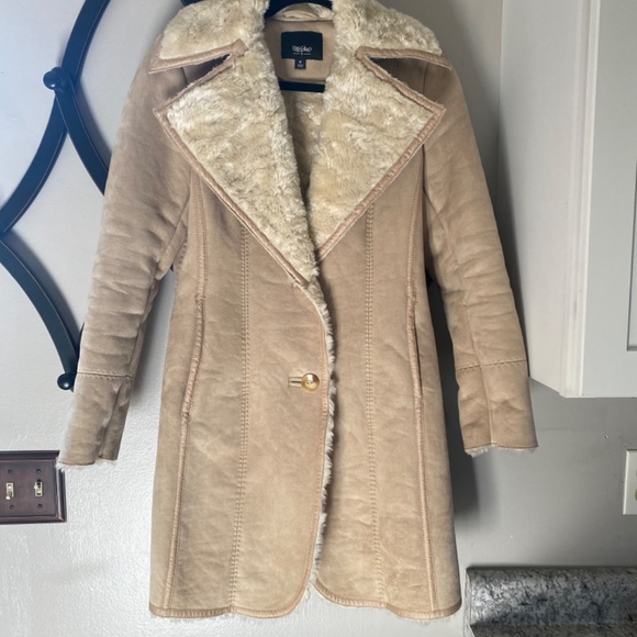 Coat - Picture 2 of 3